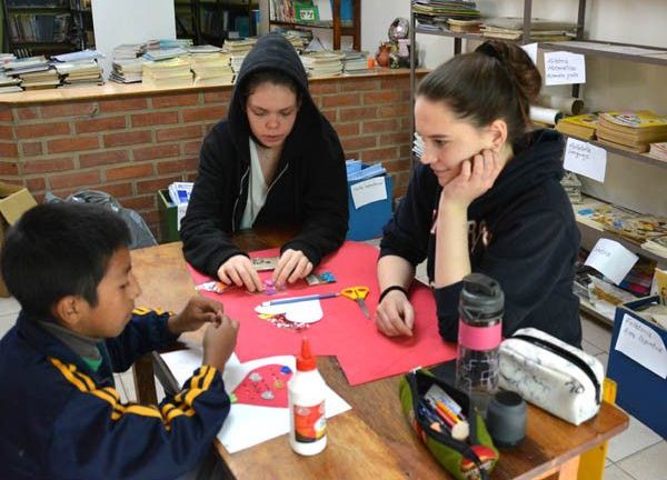 Projetos de voluntariado Earlybird verão Bolívia crianças jovens comunidade