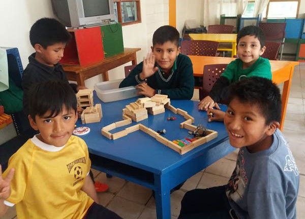 Projetos de voluntariado Earlybird verão Bolívia crianças jovens comunidade